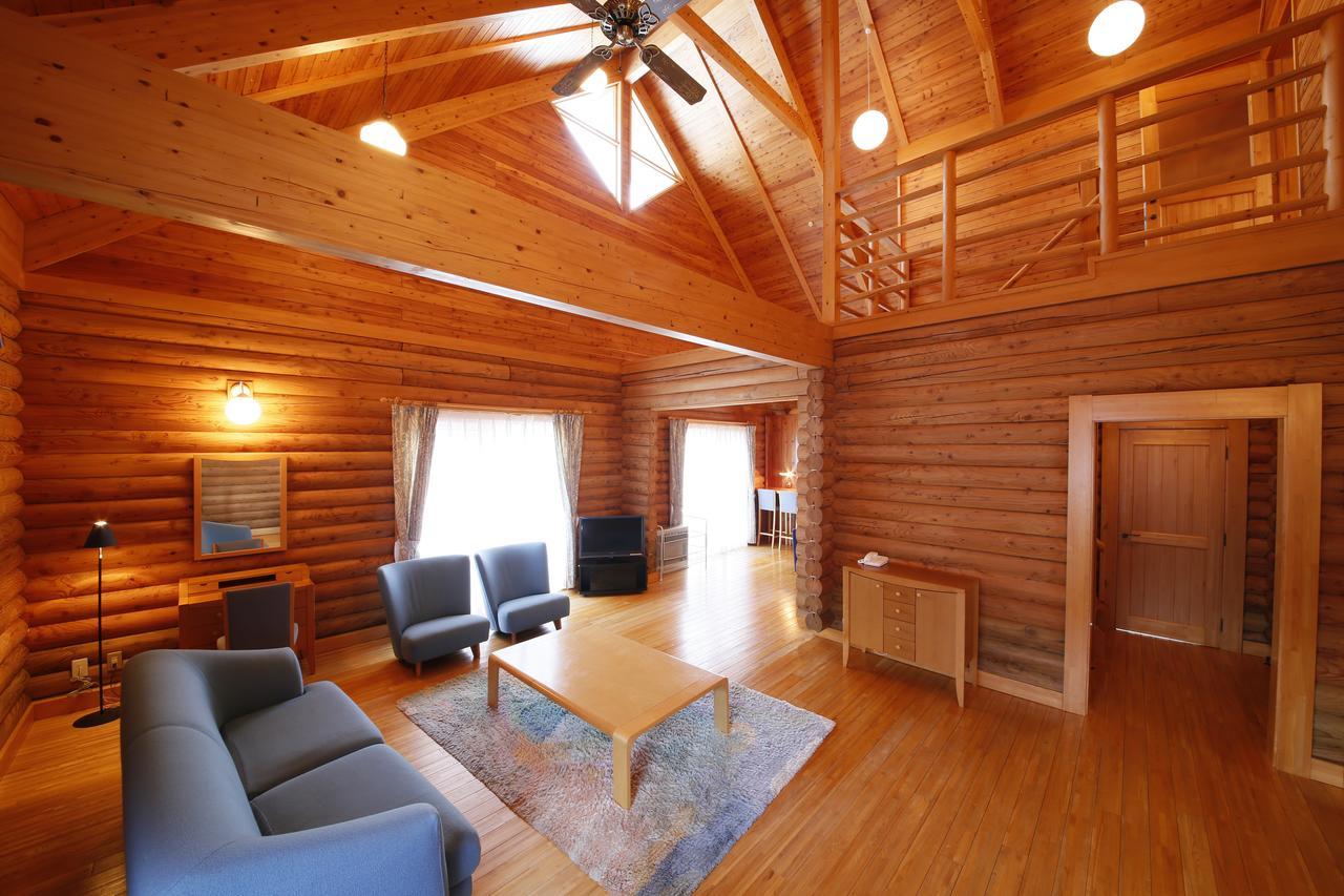 Log Hotel Larch Lake Kanayama Minamifurano Eksteriør billede