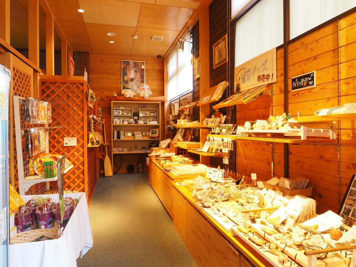 Log Hotel Larch Lake Kanayama Minamifurano Eksteriør billede