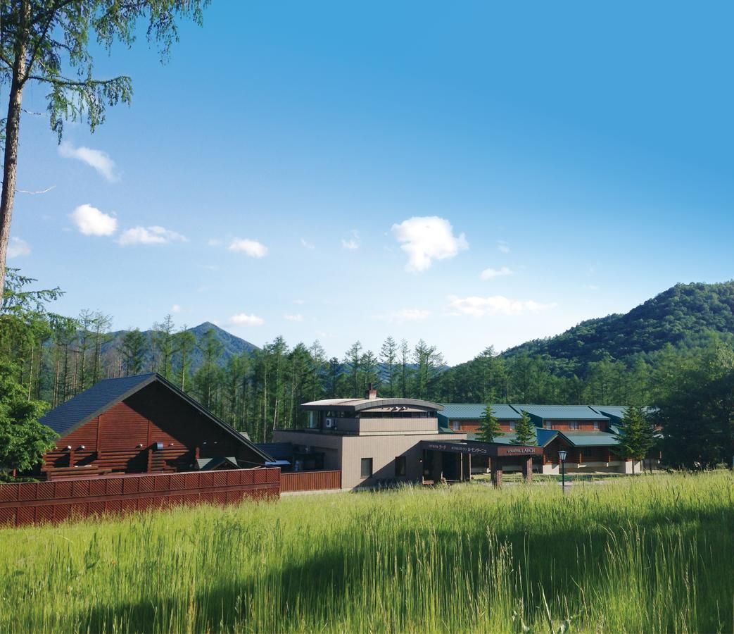 Log Hotel Larch Lake Kanayama Minamifurano Eksteriør billede