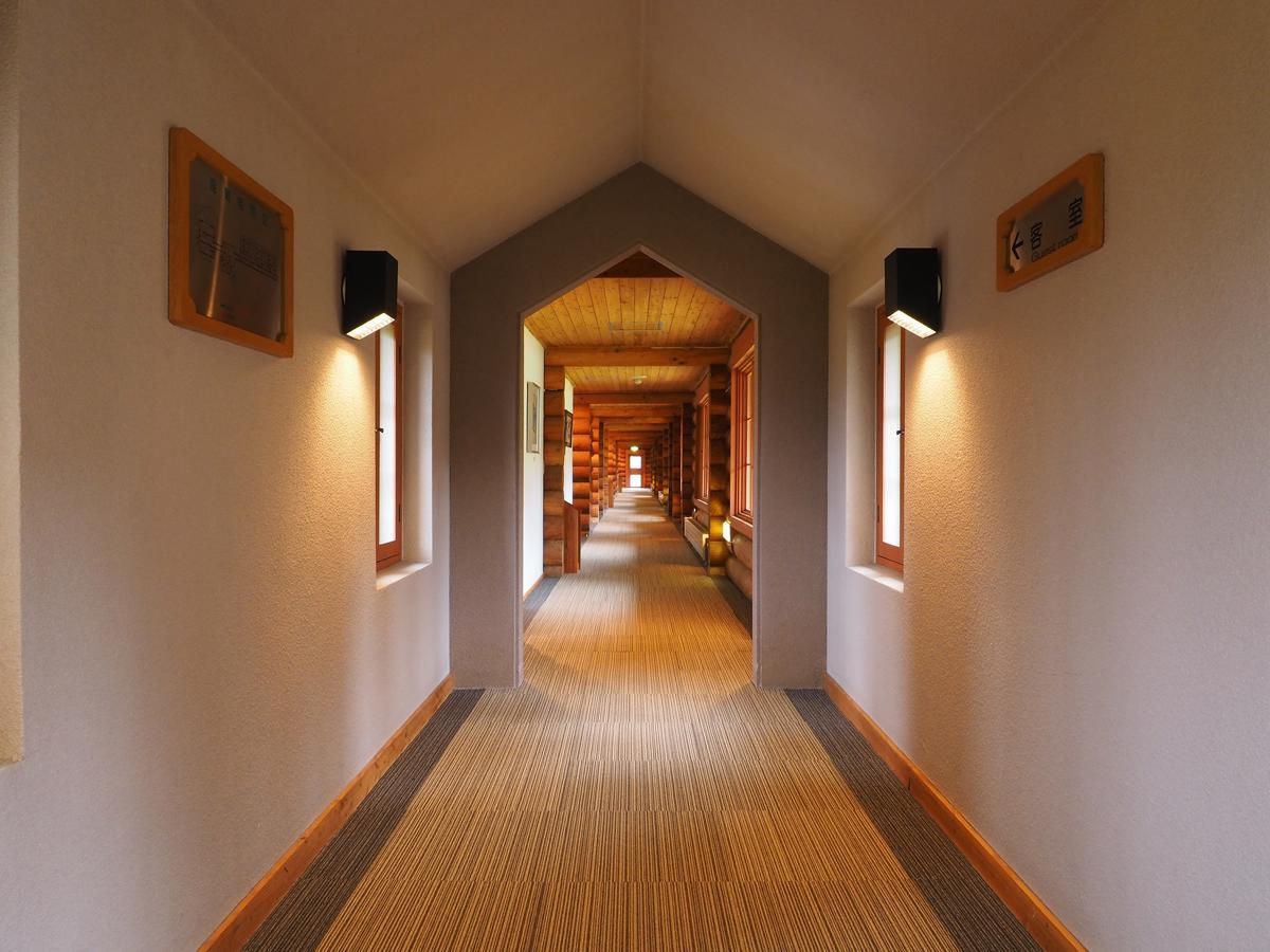 Log Hotel Larch Lake Kanayama Minamifurano Eksteriør billede